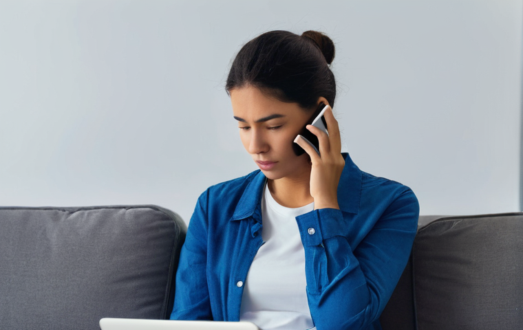 자세불량 교정운동 - **Prompt 1: Modern Bad Posture Habits**
    "A young adult, dressed in comfortable, modest casual we...